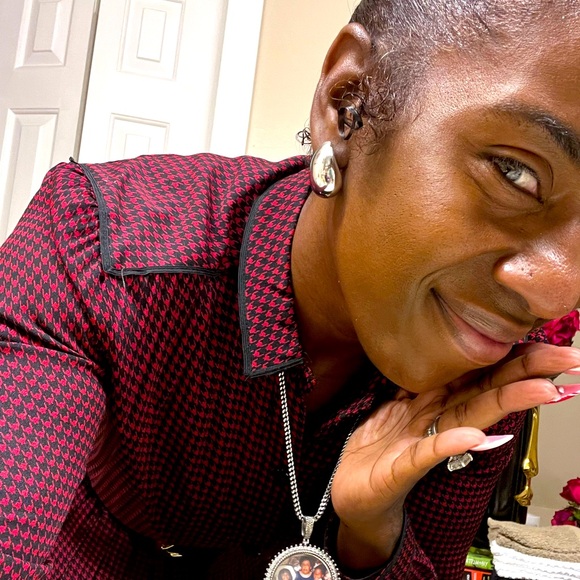 Meet your Posher, Katherine - Picture 1 of 2